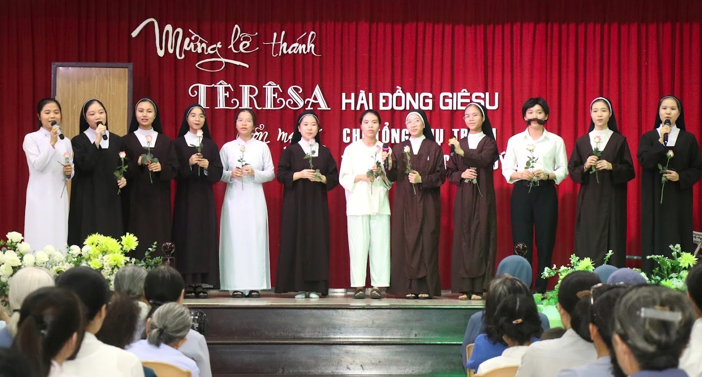 Thánh Têrêxa – Tình Yêu Chị Lôi Cuốn Tôi
