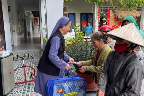 z7484842823533_b335a8e80a4a129e0a312548b2ad84cb